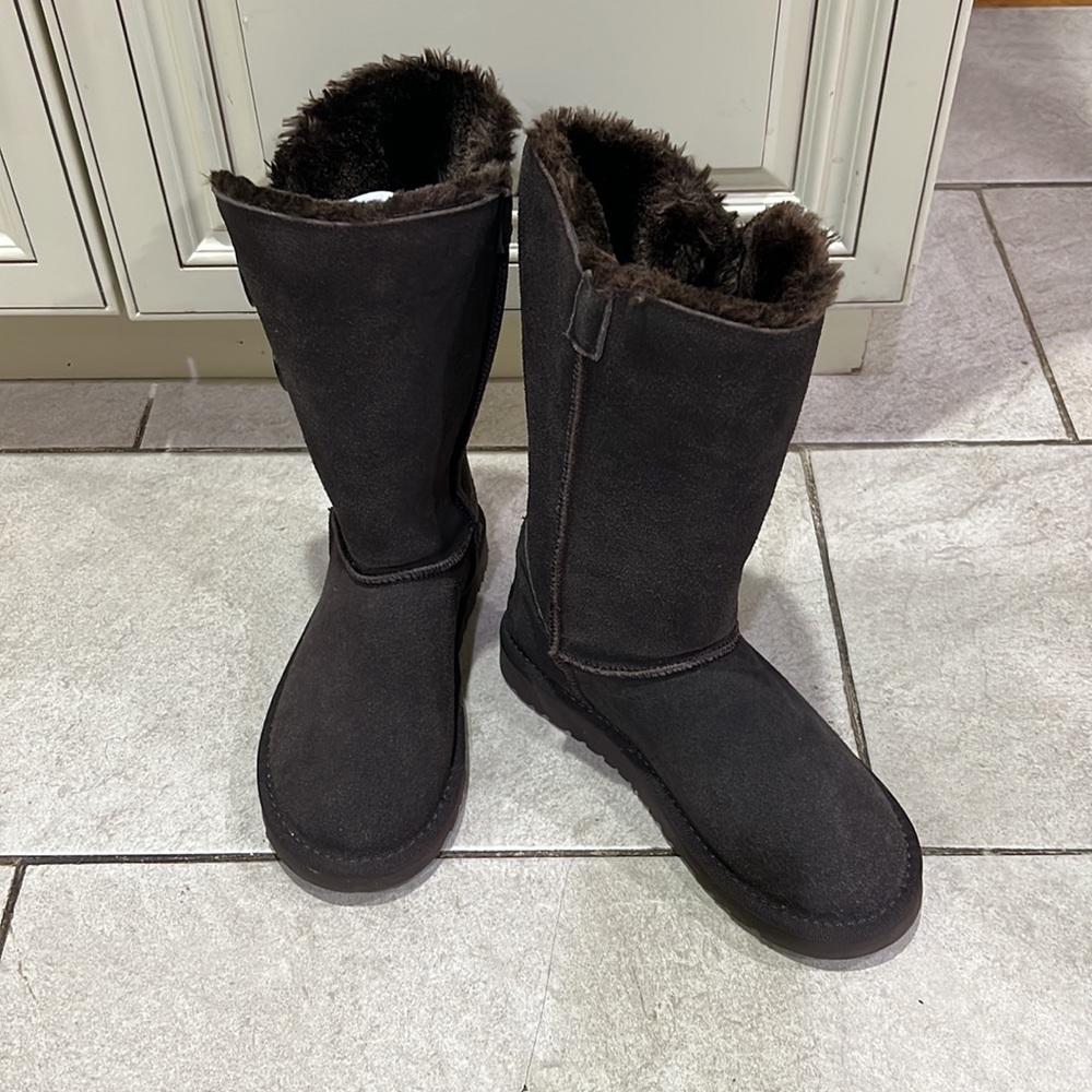Brown winter boots